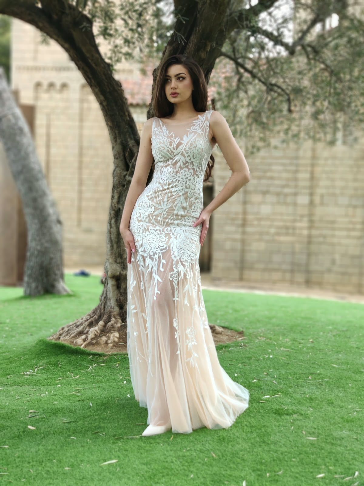 Vestido de novia sirena de encaje sobre tul rosa empolvado, espalda transparente y sobrefalda de tul — Oksana Dorenska