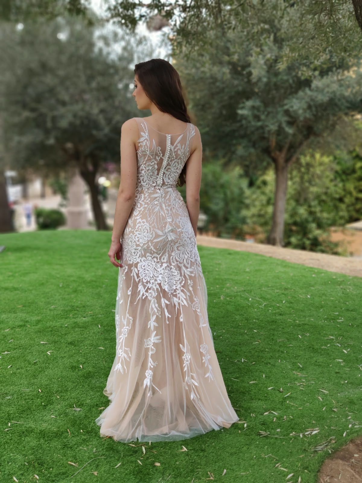 Vestido de novia sirena de encaje sobre tul rosa empolvado, espalda transparente y sobrefalda de tul — Oksana Dorenska