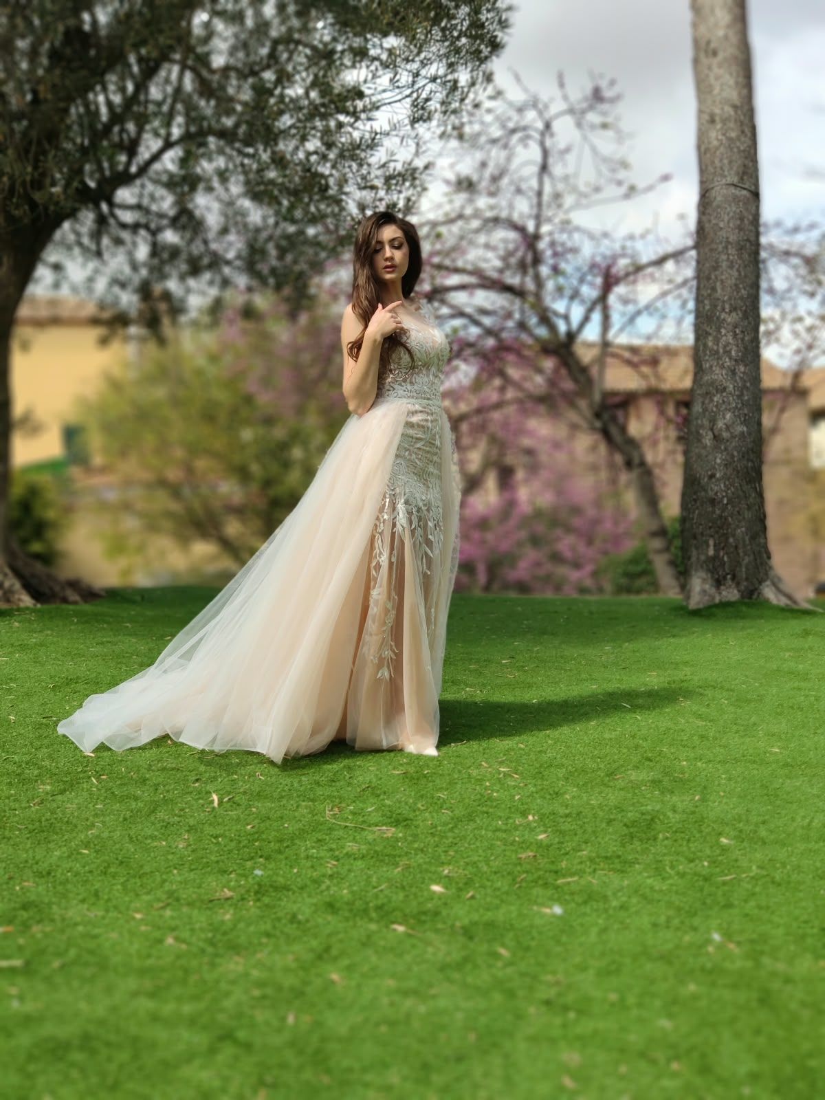 Vestido de novia sirena de encaje sobre tul rosa empolvado, espalda transparente y sobrefalda de tul — Oksana Dorenska