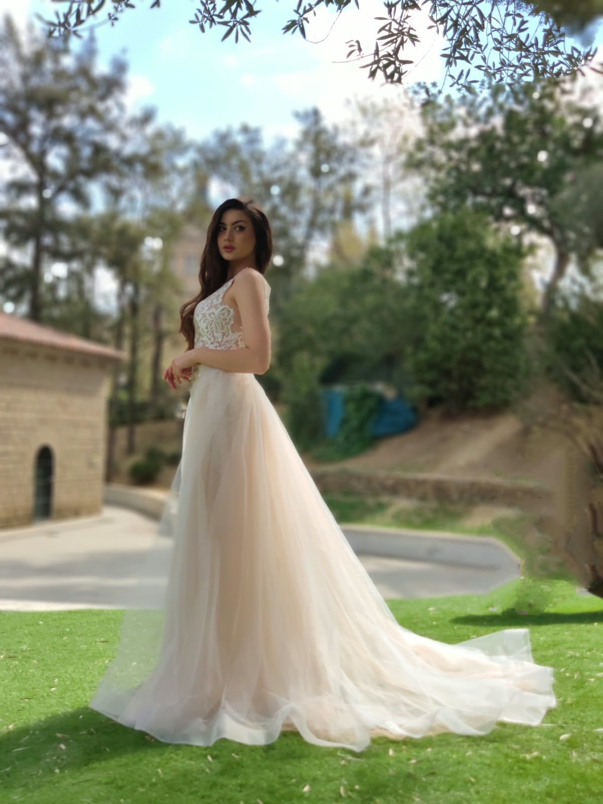 Vestido de novia sirena de encaje sobre tul rosa empolvado, espalda transparente y sobrefalda de tul — Oksana Dorenska