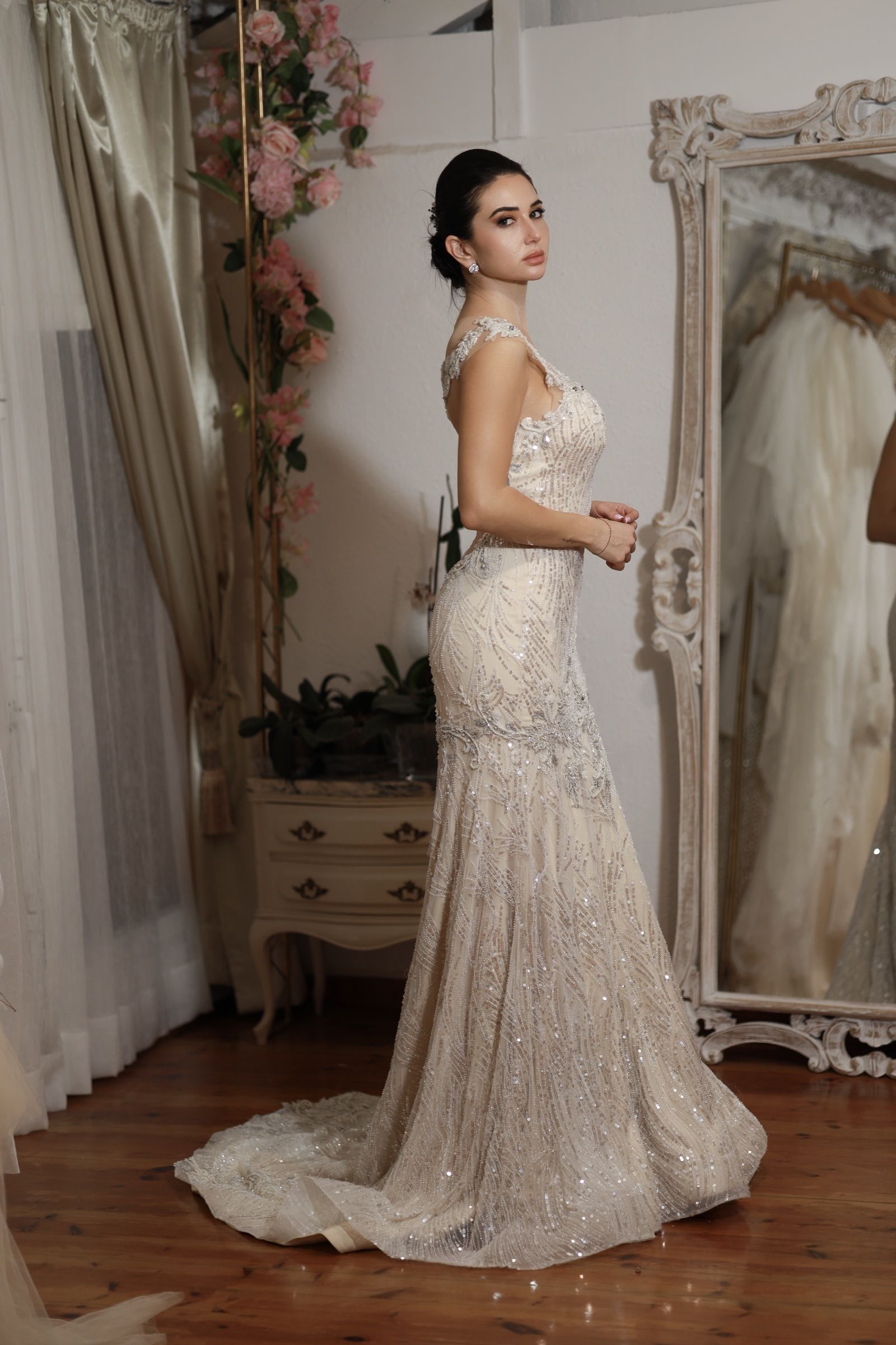 Vestido de novia sirena de brillo con escote en V — Oksana Dorenska