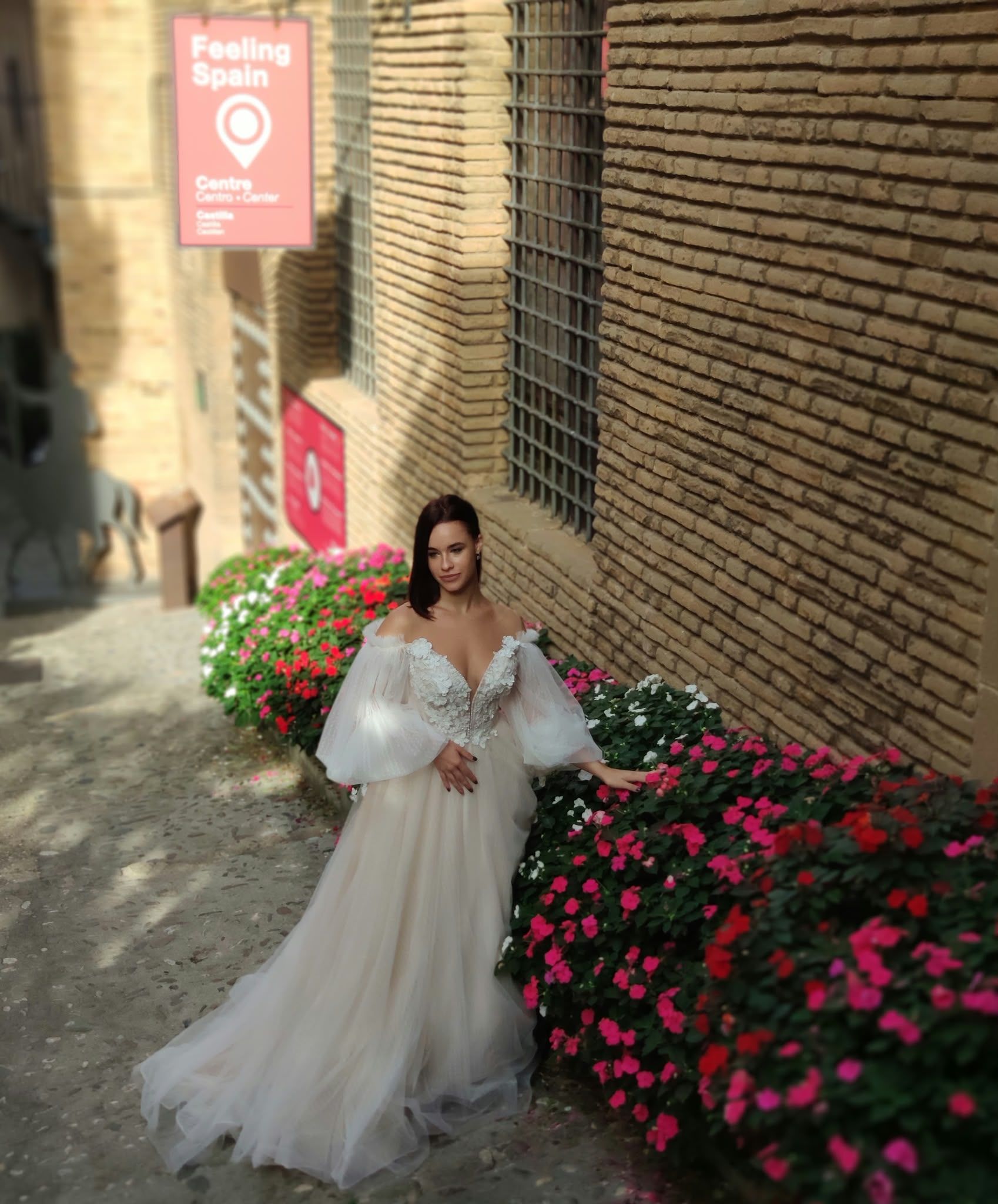 Vestido de novia línea A con hombros descubiertos y mangas abullonadas — Oksana Dorenska