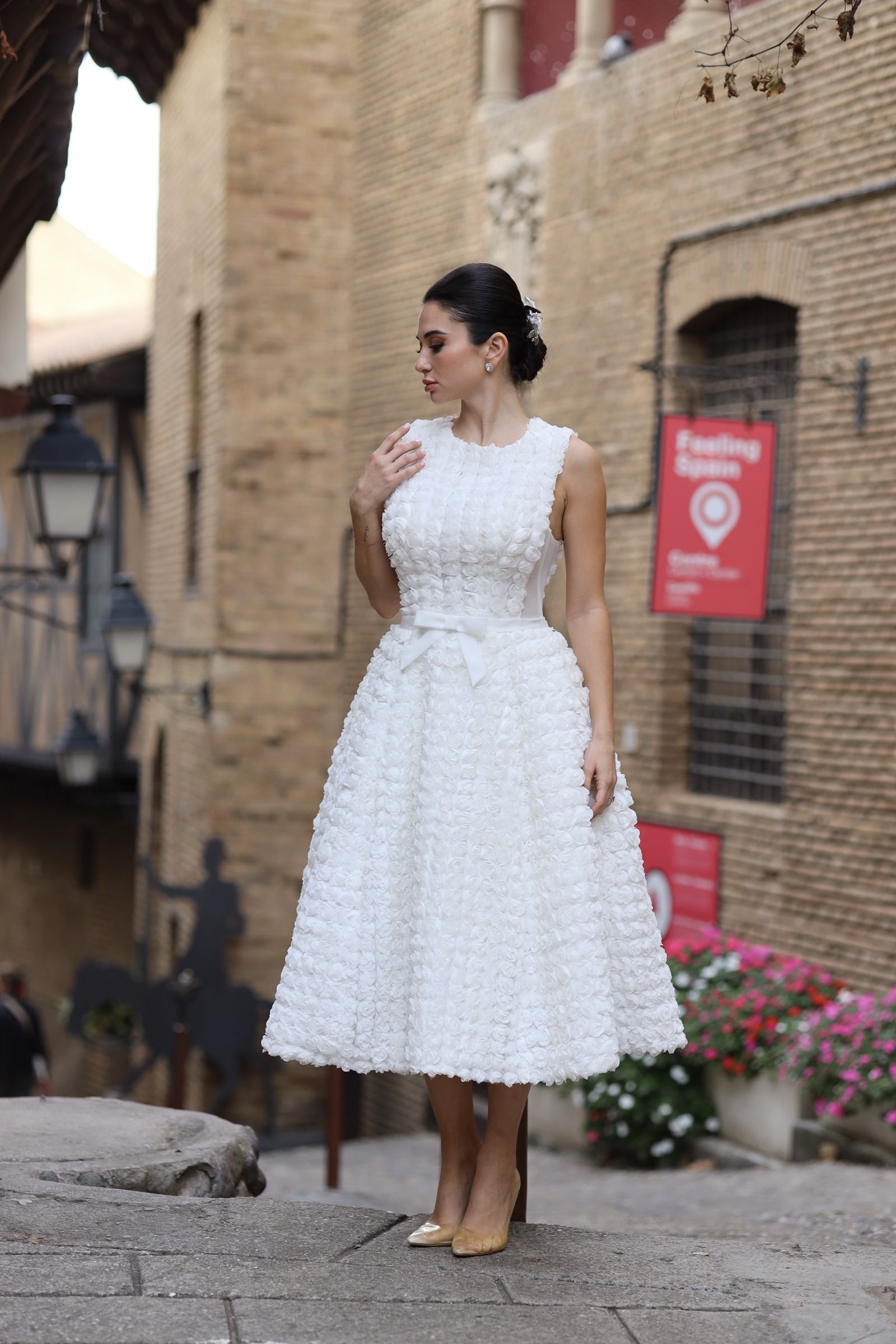 Vestido de novia midi de línea A, elegante y sencillo — Oksana Dorenska
