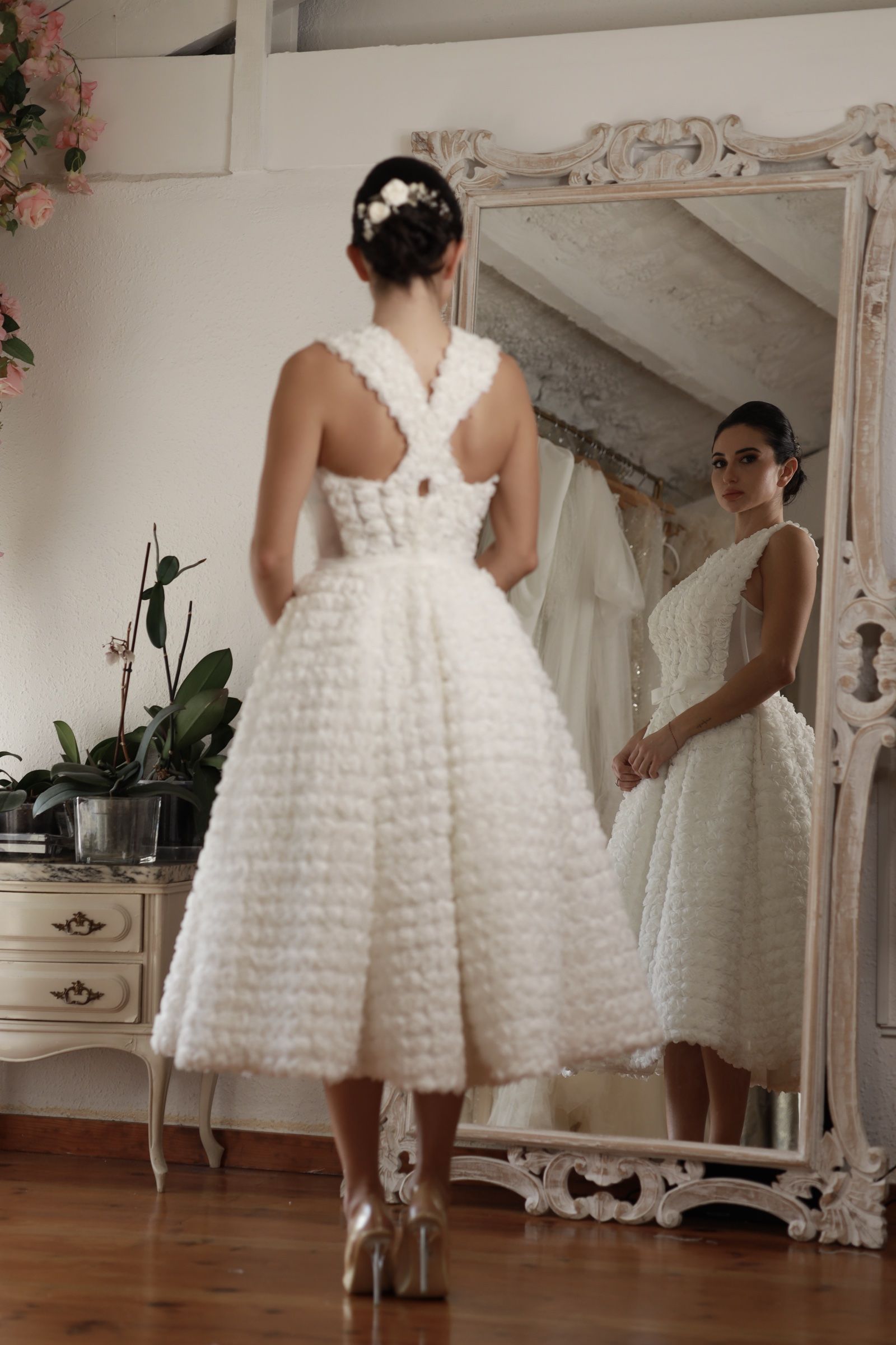 Vestido de novia midi de línea A, elegante y sencillo — Oksana Dorenska